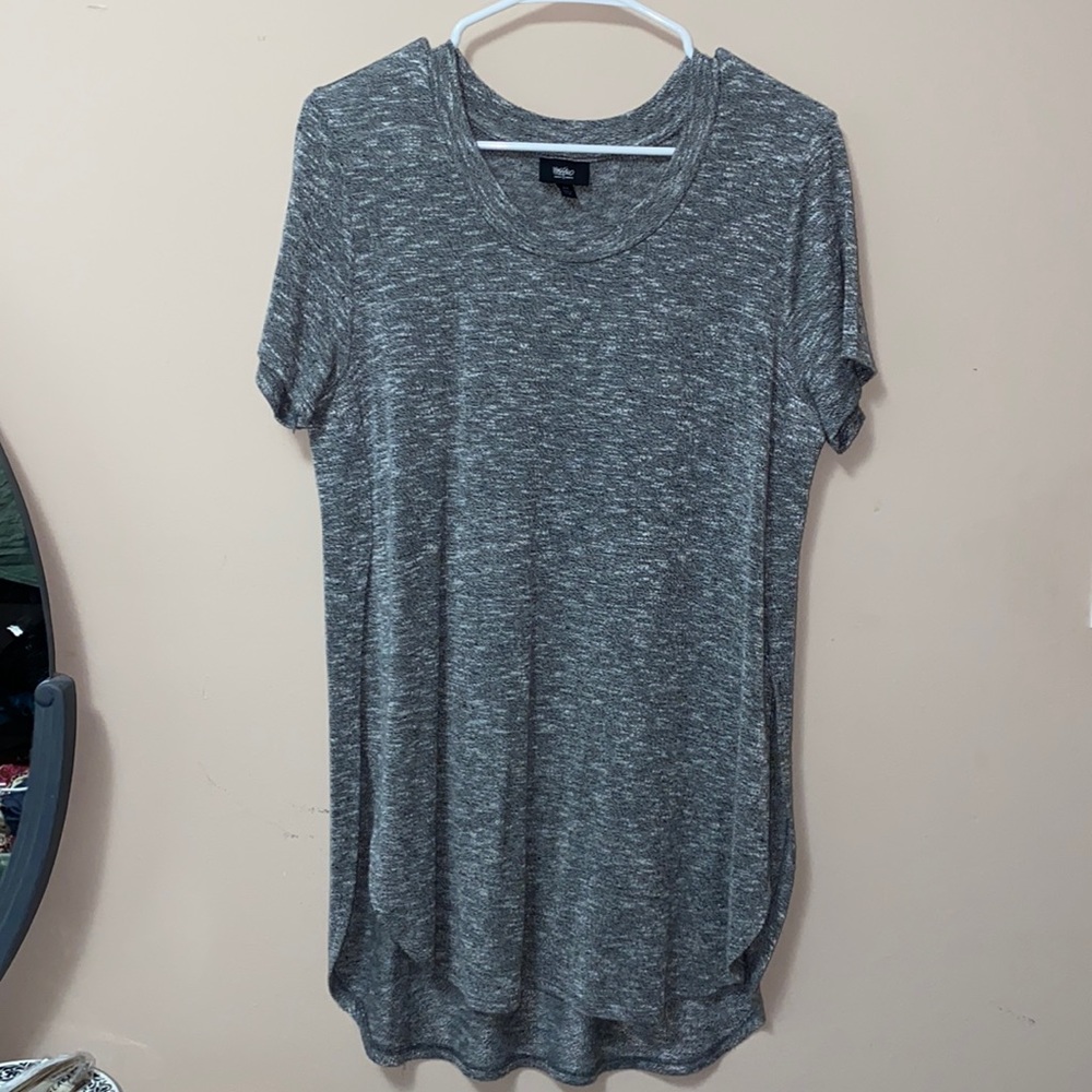 Legging friendly gray shirt!!